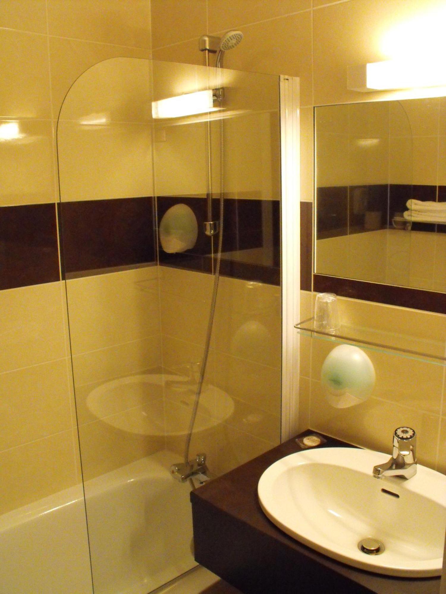 Standard Triple Room,680230350:JPEG